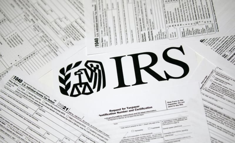 IRS confirmó que el rumor de un reembolso de impuestos nuevo de USD 2,600 es falso. Fuente: Archivo.