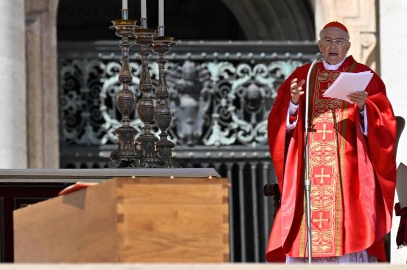 Giovanni Battista Re, decano del colegio cardenalicio.