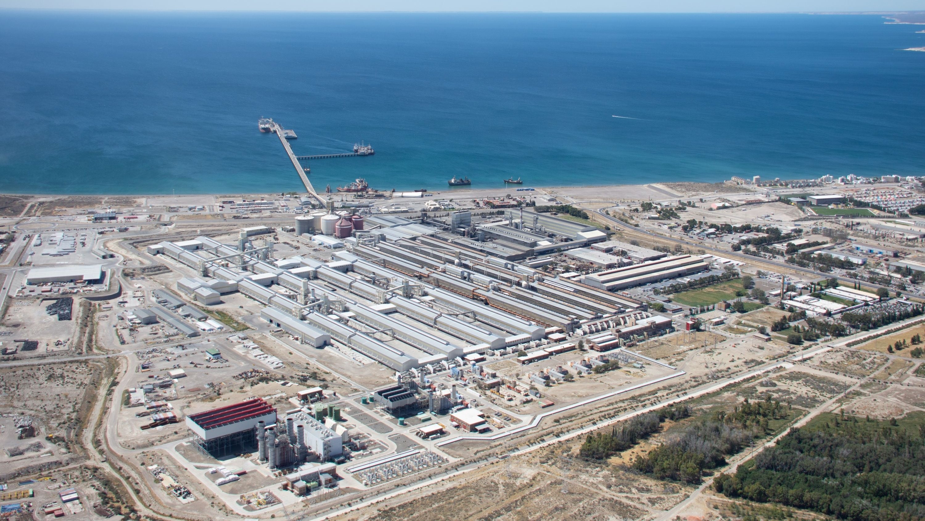 El precio relativo del foil de aluminio subió entre un 5% y un 7% en el mercado loca. Al mismo tiempo, el precio internacional del aluminio cayó un 16%.