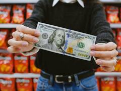 Estados Unidos: sube la inflación y la confianza del consumidor es la más baja en seis meses