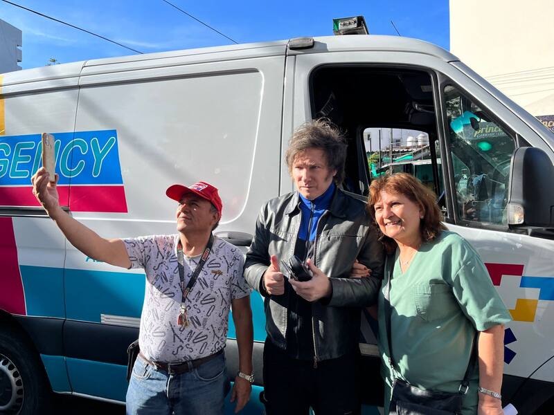 Javier Milei hizo campaña hasta el jueves y se reservó viernes y sábado para preparar el debate