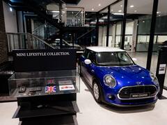 Autos de lujo: en plena pandemia, reabre una megaconcesionaria premium y promete entrega inmediata