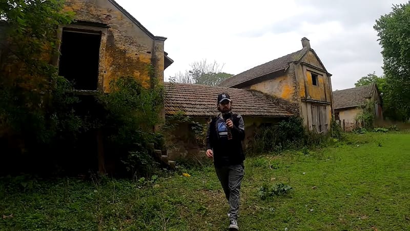 La fachada de la casa totalmente abandonada. Fotos: capturas.