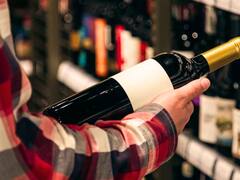 La nueva ley que cambia para siempre la venta de alcohol y comenzó a regir el 1 de julio: afecta a todas estas tiendas y personas