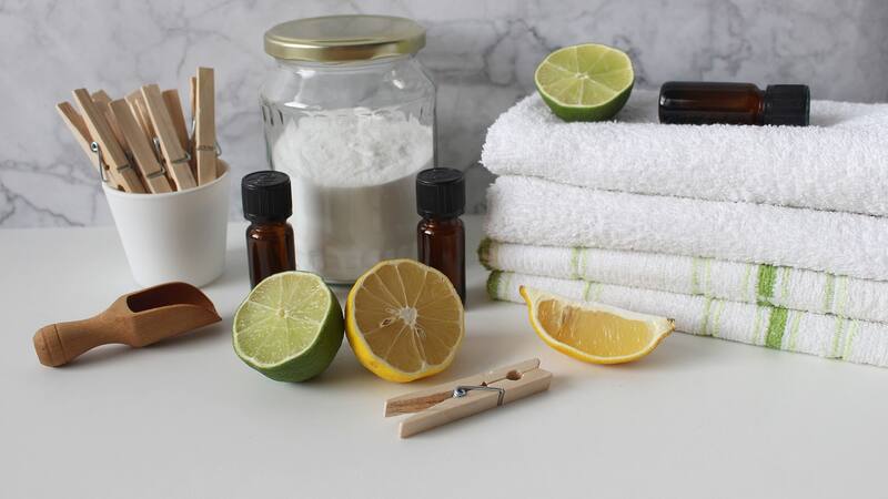 El ingrediente de limpieza de Mercadona más eficaz para eliminar las manchas que cuesta menos de 2 euros.