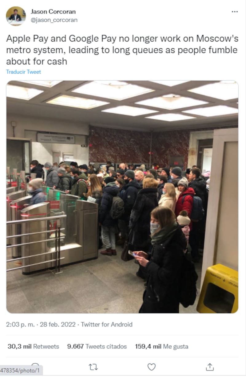 La salida de Apple y la caída de su sistema de pagos y el de Google generaron un caos en el mundo de los pagos en Rusia.
