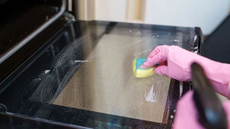 La forma más sencilla de limpiar el horno y las hornallas de la cocina en poco tiempo.