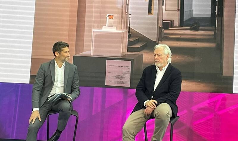 Tommaso Di Giovanni, vicepresidente internacional de comunicaciones de Philip Morris junto al CEO global de la compañía, Jacek Olczak.