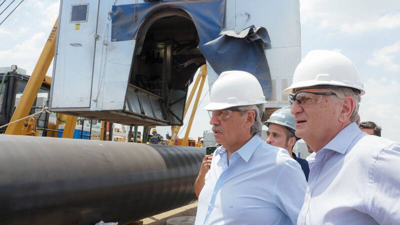 Alberto Fernández con Sergio Ziliotto en la obra del gasoducto Néstor Kirchner en La Pampa