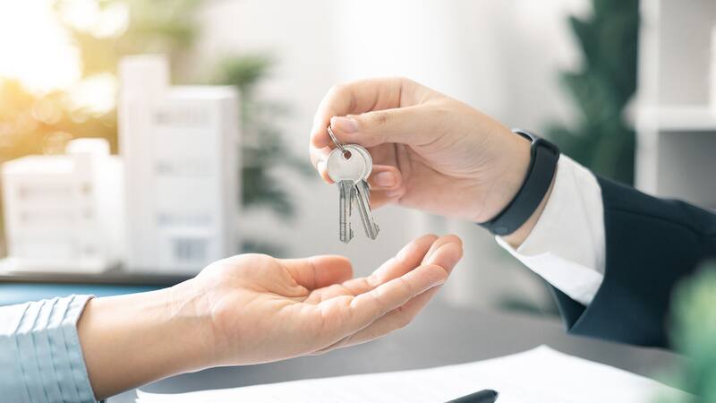 Si vendes tu casa para comprar otra, ¿cuándo puedes evitar pagar impuestos?