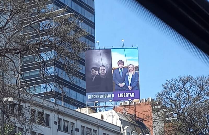 El cartel de La Libertad Avanza para el balotaje