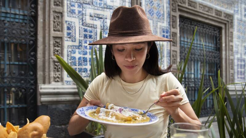 El turismo gastronómico en Sudamérica ha crecido exponencialmente, con cada vez más viajeros buscando explorar la rica diversidad de sabores y tradiciones que ofrece la región.