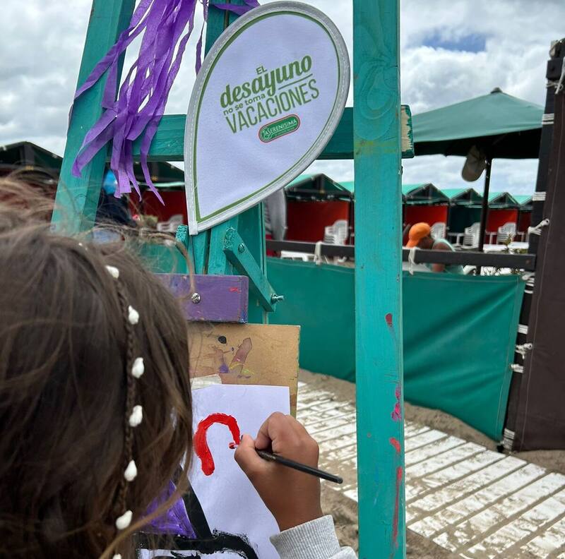 Los niños pudieron realizar actividades recreativas vinculadas al desayuno en el stand.