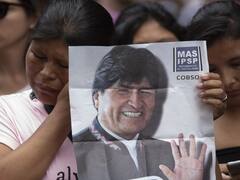 Tras escala en Paraguay Morales sigue viaje con su familia y otros ex funcionarios a México