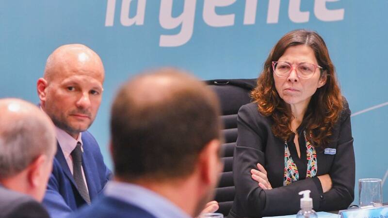 Unas 60.000 personas que trabajan en el Estado nacional se alarmaron con el anuncio de la medida que busca achicar el déficit fiscal.