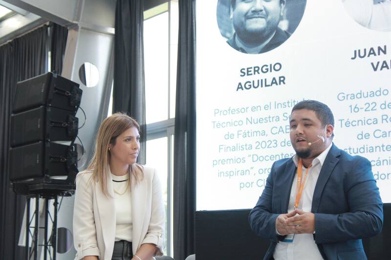 Sergio Aguilar, profesor, finalista del premio "Docentes que Inspiran 2023"
