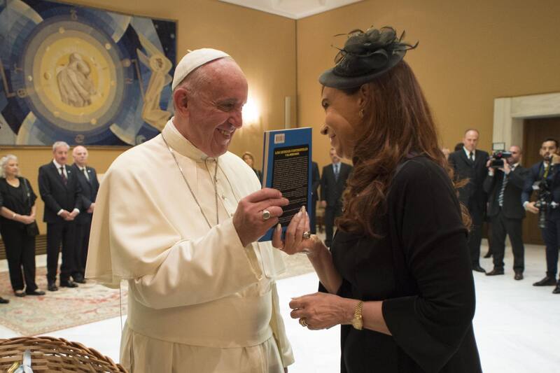 Cristina Kirchner y el Papa Francisco en audiencia en El Vaticano