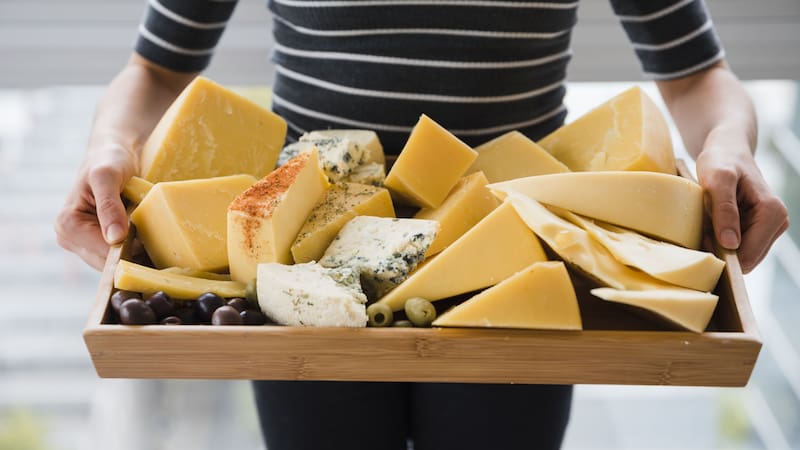 Sobre la Ruta 2, los amantes del queso encuentran una parada ideal para descubrir productos artesanales de altísima calidad, perfectos para acompañar cualquier viaje hacia la Costa Atlántica.