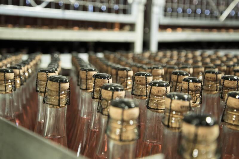 El sistema de cierre es otro punto clave. Ahora muchos optan por los tapones sintéticos de origen vegetal