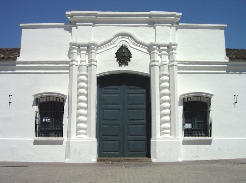 La Casa Histórica de Tucumán, donde se firmó la declaración de independencia en 1816, es un símbolo clave del patrimonio argentino. (Fuente: José Lazarte en Wikimedia Commons)