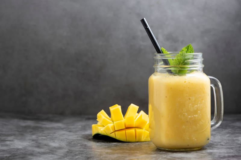 Cuáles son los beneficios del licuado de piña y pepino para la salud. Fuente: Shutterstock.