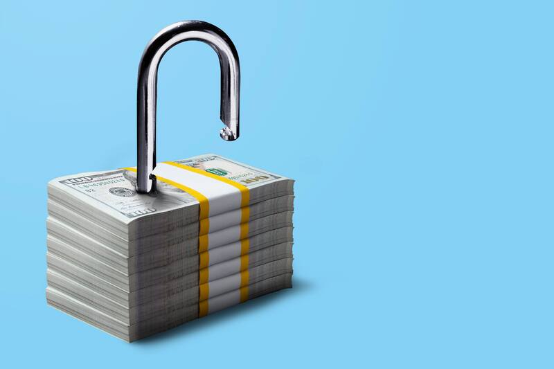 Para intentar atraer dólares, el Gobierno habilit´po excepciones al cepo para hidrocarburos y otras grandes inversiones.