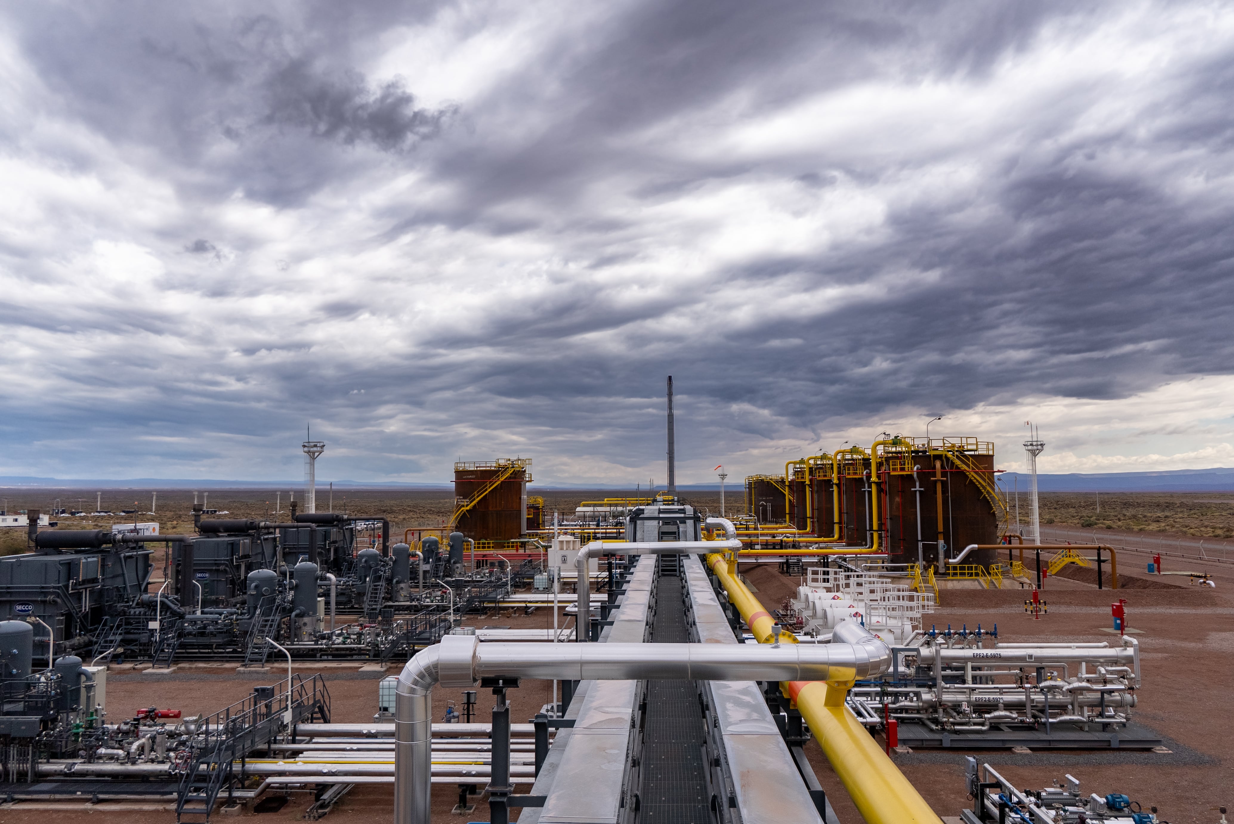 Tras desmentir salida de la Argentina, Shell inaugura en Vaca Muerta una planta de u$s 500 millones