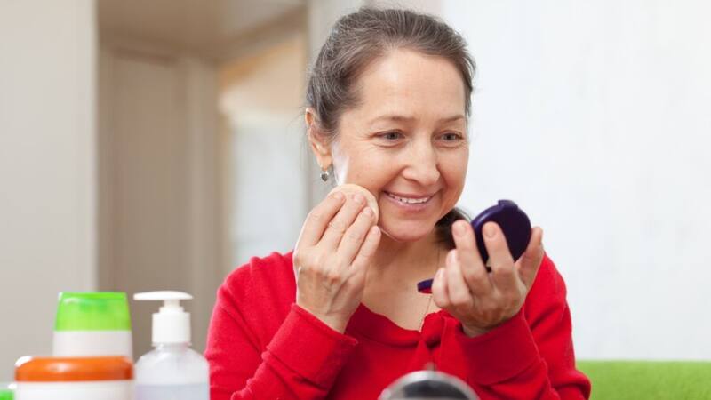 El artículo es de bajo costo yse puede incluir en la rutina de belleza diaria.