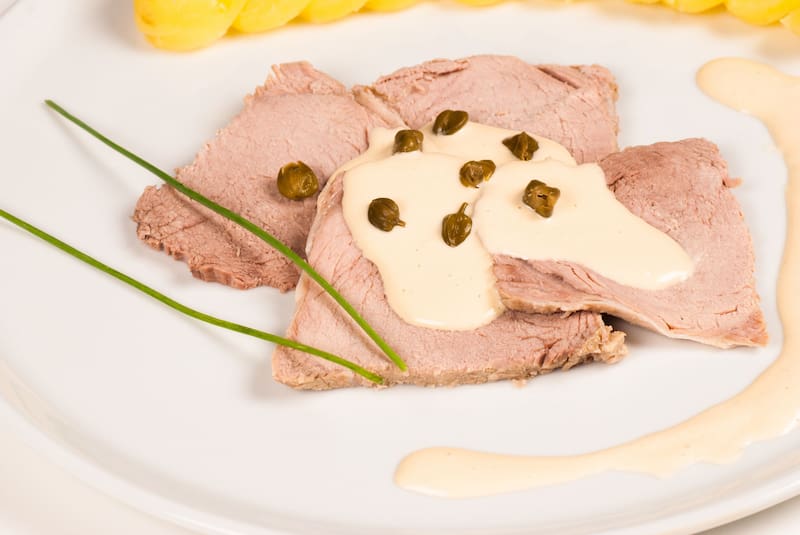 El vitel toné de pollo es una de las mejores opciones para sustituir la clásica receta con peceto. (Shutterstock)