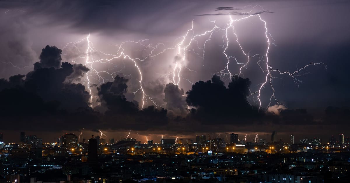 Se acerca un gran diluvio y el país quedará bajo el agua: cuándo llegan las tormentas eléctricas y qué zonas están en alerta