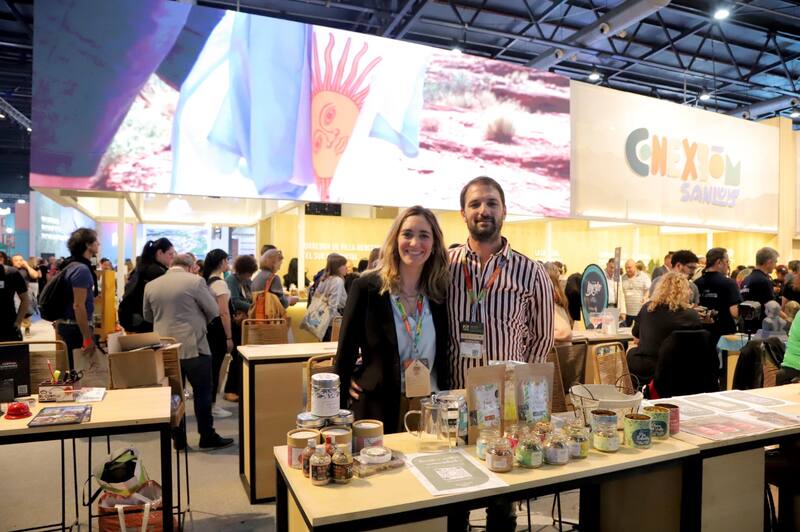 Paula Rufino (39) y su esposo, Esteban Cirino (38), en la FIT.