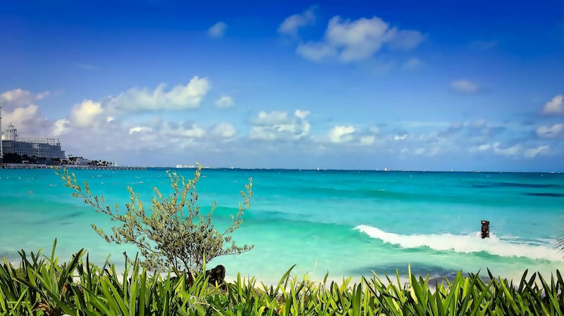 Las playas de la península de Yucatán, como Cancún y Playa del Carmen, son ideales para disfrutar del sol y el mar (Fuente: Pexels)