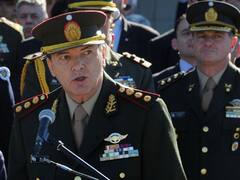 El Gobierno formalizó la renuncia de Milani y la designación del nuevo jefe de las FFAA