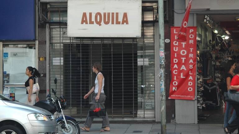 El efecto Shein llegó a la avenida Avellaneda: es el corredor en el que más crecieron los locales vacíos