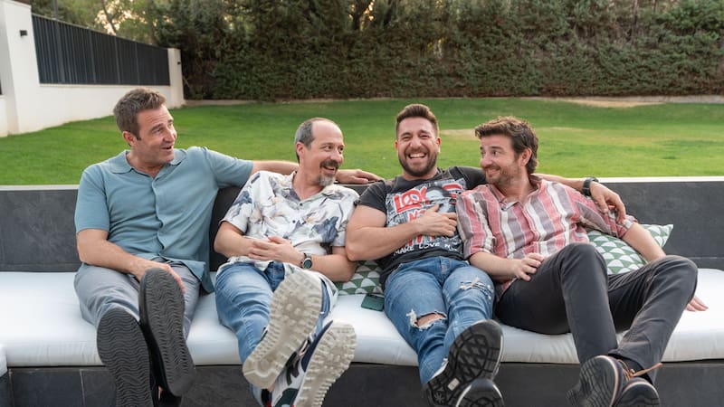Los portagonsitas de Machos Alfa la nueva comedia de Netflix
