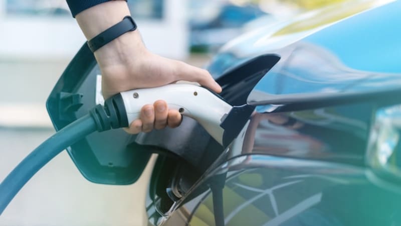 El código 78 de la DGT permite obtener el carnet de conducir con coche automático, aunque limita el uso de vehículos manuales.