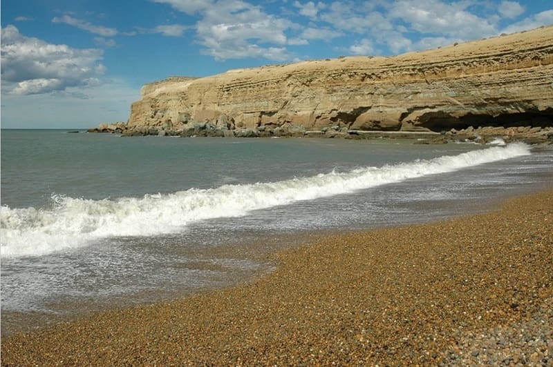 Punta Perdices se caracteriza por sus aguas calmas para hacer deportes.