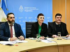 Después de Ganancias y bono, el Gobierno prepara suba del salario mínimo: cuánto debe aumentar