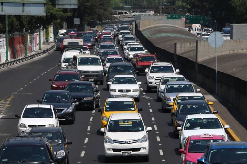 Todos los propietarios de vehículos en CDMX deben abonar el refrendo vehicular. Foto: Archivo.