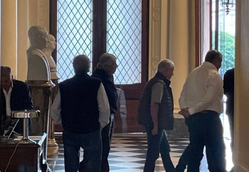Hugo Moyano, Andrés Rodríguez, Carlos Acuña y Héctor Daer en su entrada a la Casa Rosada. (El Cronista).