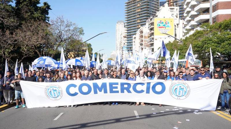 El último aumento para empleados de comercio es del 6,5% y se prevé una nueva paritaria en julio.