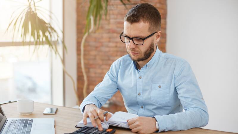 La Ley de la Segunda Oportunidad permite condonar deudas superiores a 10.000 euros bajo ciertos requisitos legales.