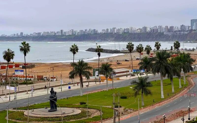 Un terremoto de 6,1 grados en la escala de Richter sacudió este domingo la región central de Perú, afectando principalmente a las ciudades de Lima y Callao (Fuente: EFE).