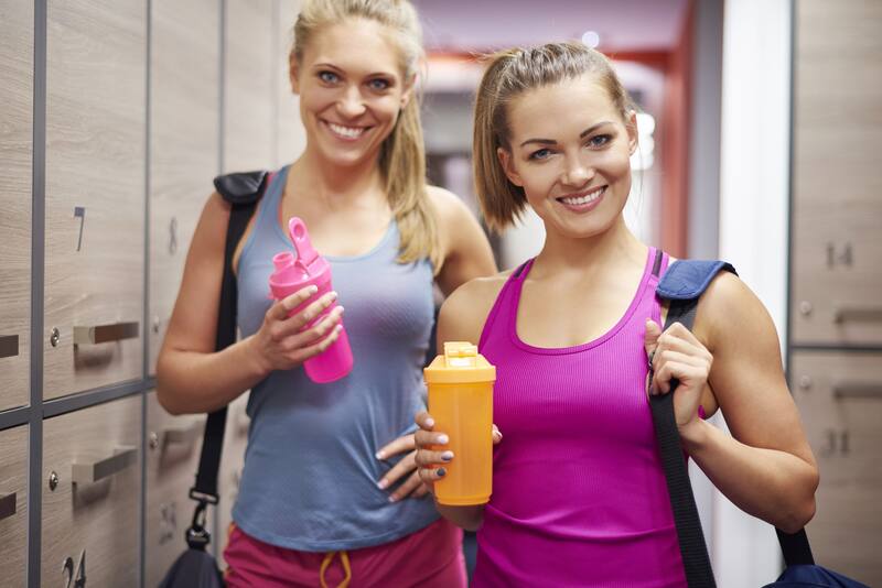 Esta bebida es especialmente beneficiosa para quienes realizan entrenamientos de alta intensidad. Foto: Freepik.