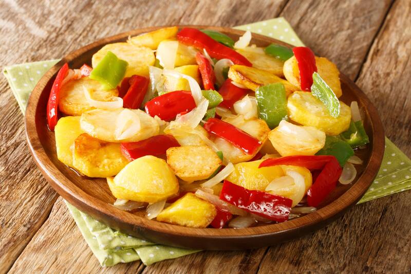 Las patatas a lo pobre se pueden preparar de forma sencilla (Fuente: Shutterstock)
