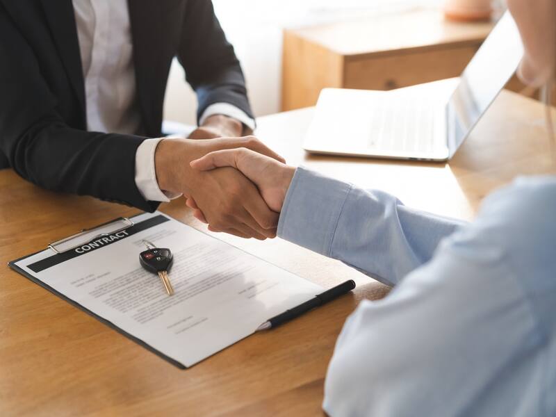 Comparar opciones de financiación y revisar la TAE puede evitar costes innecesarios. (Foto: archivo)