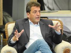 Massa mostró una encuesta en la que le pisa los talones a Macri pero con una Cristina en ascenso