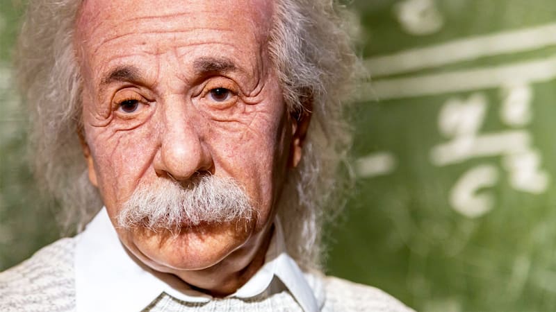 Completan la teoría de Albert Einstein sobre el espacio-tiempo y se ganan la admiración de todos los científicos.