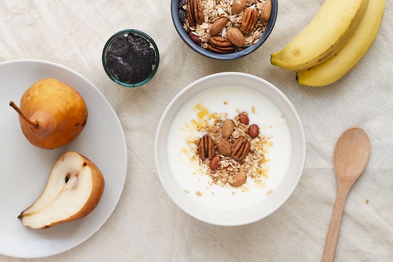 La avena con yogur es una combinación excelente para tus desayunos. (Foto: Freepik)