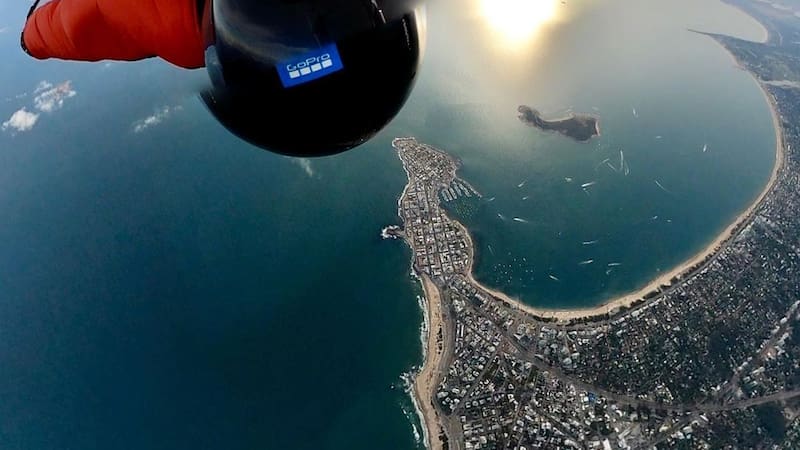 Una nueva marca mundial se alcanzó en el paracaidismo gracias a un salto impresionante desde gran altitud.